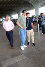 Vijay Varma spotted at Airport Departure on 23rd Sept 2023 (9)_650fe0217a2d4.JPG