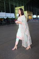 Saiee Manjrekar Spotted At Airport Departure on 25th Sept 2023 (6)_6512f4522cb1a.JPG