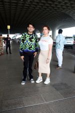 Rrahul Narain Kanal and Dollyy Chainani Kanal Spotted At Airport Departure on 26th Sept 2023 (2)_65141002c51a3.JPG