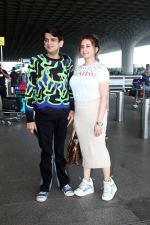 Rrahul Narain Kanal and Dollyy Chainani Kanal Spotted At Airport Departure on 26th Sept 2023 (6)_6514101584d54.JPG