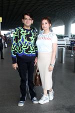 Rrahul Narain Kanal and Dollyy Chainani Kanal Spotted At Airport Departure on 26th Sept 2023 (8)_6514101d032c0.JPG