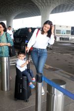 Kajal Aggarwal Spotted At Airport Departure on 28th Sept 2023 (6)_6516dd87d4caa.JPG