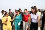 Amruta Fadnavis, Manushi Chhillar at Clean-A-Thon 2.0 Beach Clean Up Drive on 29th Sept 2023 (44)_6517ed841a81d.JPG