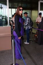 Kriti Sanon Spotted At Airport Departure on 30th Sept 2023 (27)_65195e2dc8234.JPG