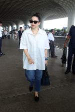 Karisma Kapoor Spotted At Airport Departure on 4th Oct 2023 (14)_651ecb99f026b.JPG