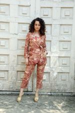 Kangana Ranaut Spotted At Mehboob Studio on 7th Oct 2023 (9)_6526b56f5fc93.jpeg