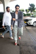Sidharth Malhotra Spotted At Airport Departure on 6th Oct 2023 (4)_65264f0eb17e8.JPG