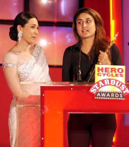 Kareena Kapoor receiving award