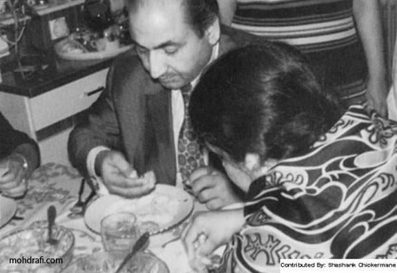 Mohd Rafi sharing meal with his family