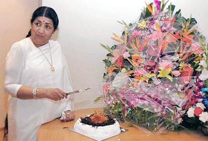 Lata Mangeshkar celebrating her 77th birthday by cutting a cake at Khandala near Pune on the night of September 28, 2005.