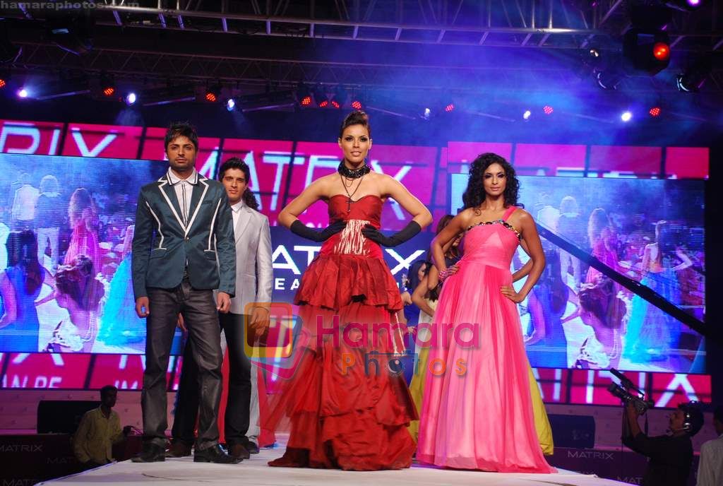 Model walk the ramp for Matrix show in Goregaon on 6th Sept 2010 