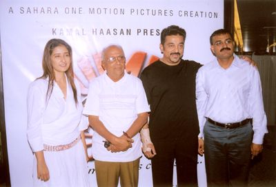 Manisha Koirala & Kamal Hassan in Press meet of Mumbai Express