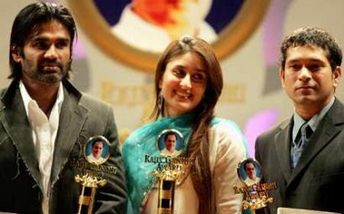 Kareena Kapoor,sunil Shetty & Sachin Tendulkar receives Rajiv Gandhi award
