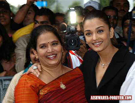 Aishwarya Rai with her mother