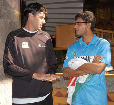 Sourav Ganguly and New Zealand counterpart Stefen Fleming