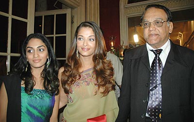 Aishwarya Rai  with sister-in-law, Shrima Rai & father, Krishnaraj Rai