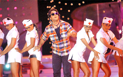 Actor Fardeen Khan performing at the Idea ZEE Fashion Awards 2006