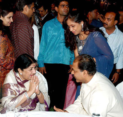Ashutosh Gowarikar with Lata Mangeshkar