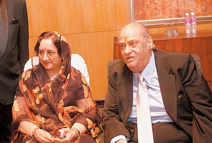 Shammi Kapoor with wife Neela 	