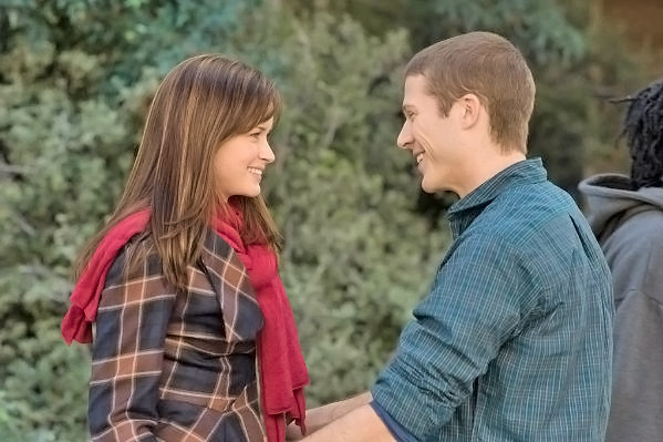 Alexis Bledel, Zach Gilford in still from the movie POST GRAD 