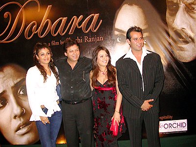 On the sets of Dobaara, Raveena Tandon, Shashi Ranjan, Mahima Chaudhary & Moamar Rana