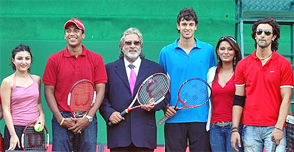Vijay Mallya  with Bollywood actresses Soha Ali Khan and Diana Hayden, actor Kunal Kapoor, tennis players Mahesh Bhupati and Mario Ancic at a promotional event