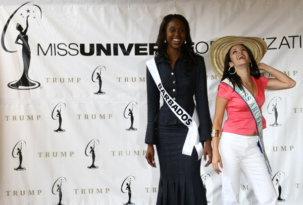 Jewel Garner, Miss Universe Barbados 2007, and Carolina Raven, Miss Universe Aruba 2007-2