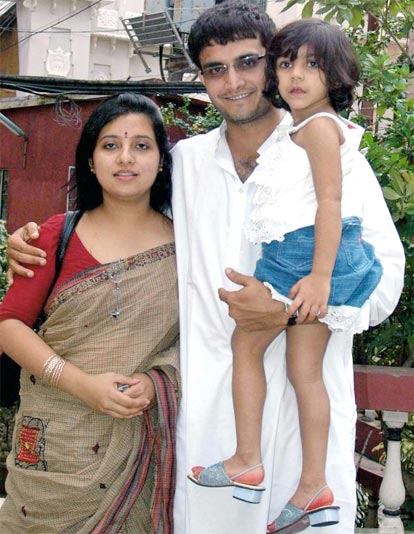 Sourav Ganguly with his wife Dona and daughter Sana at his Behala residential lawn