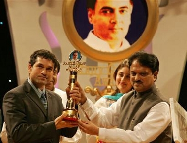 Sachin Tendulkar receives Rajiv Gandhi award