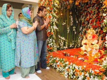 Salman Khan taking blessings from Ganesha on Ganesh Chaturthi