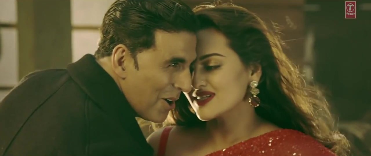 Akshay Kumar, Sonakshi Sinha in Har Kisi Ko song from movie Boss