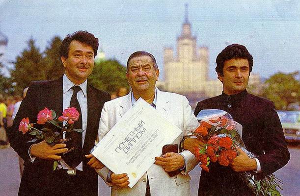 Rishi Kapoor with Raj Kapoor and Randhir