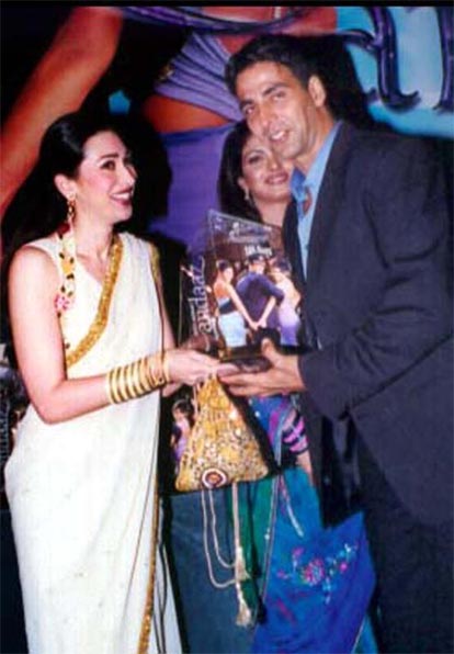 Karishma Kapoor and Akshay Kumar