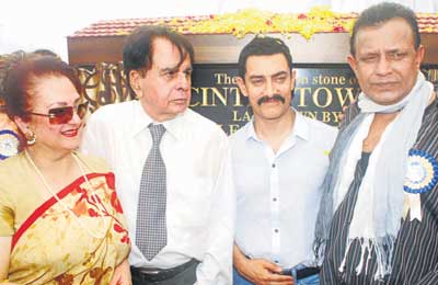 Saira Banu, Dilip Kumar, Aamir Khan and Mithunda in a CINTAA function