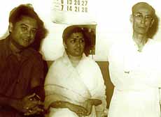 Kishore Kumar with SD Burman and Lataji