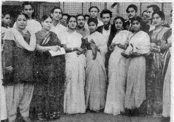 Kishore with other singers