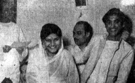 Kishoreda with his wife Ruma Devi, Sheshadhar Mukherjee & others