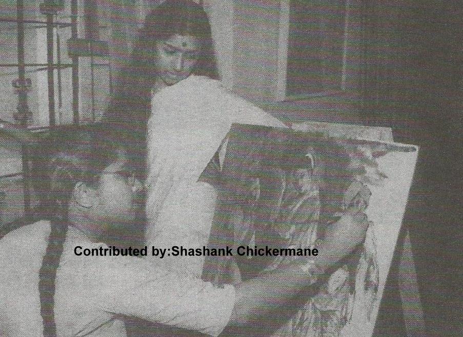 Usha Mangeshkar painting with Lata Mangeshkar