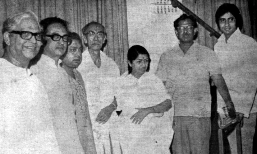 Lata with SD Burman, Hrishida, Majrooh, Amitabh Bachchan & others in the recording studio