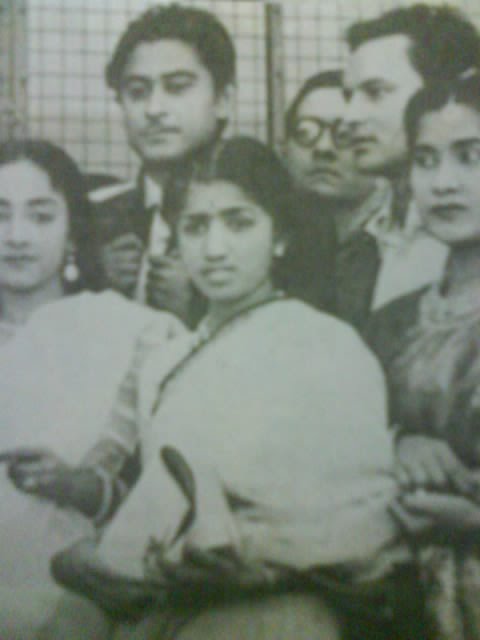 Kishoreda with mukesh, lata, geetadutt and others