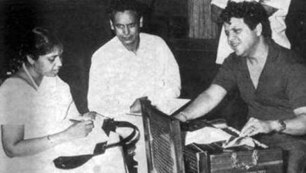 Jaikishan rehearsals a song with Asha Bhosale & Hasrat Jaipuri in the recording studio