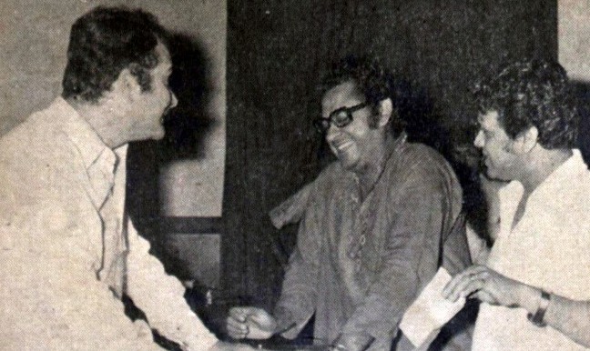 Kishoreda sharing a joke with Jaikishan & Randhir Kapoor in the recording studio