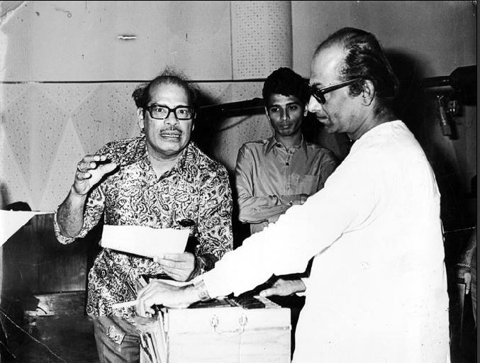 Mannadey rehearsalling a song with Salilda in the recording studio