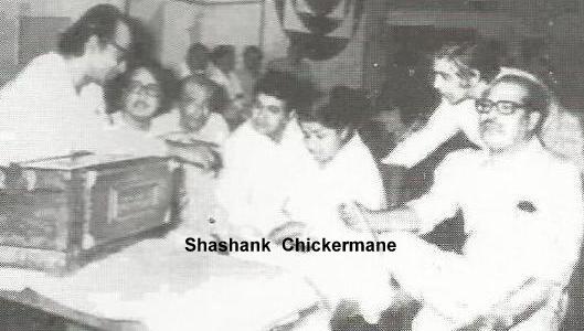 Mannadey with Lata rehearsals a song with Dilip Kumar, Salilda & others in the recording studio