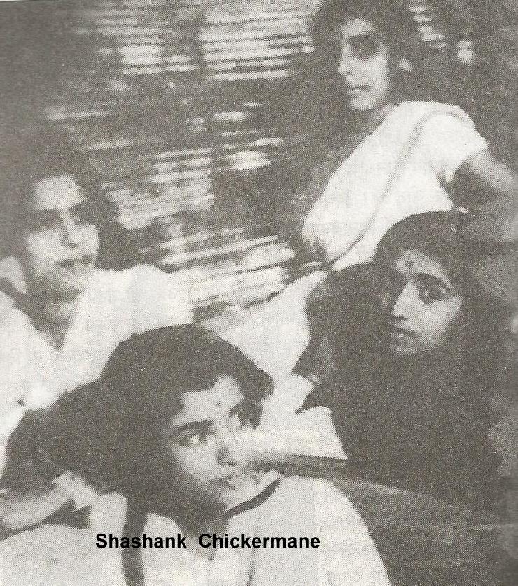 Lata with Usha Mangeshkar & others