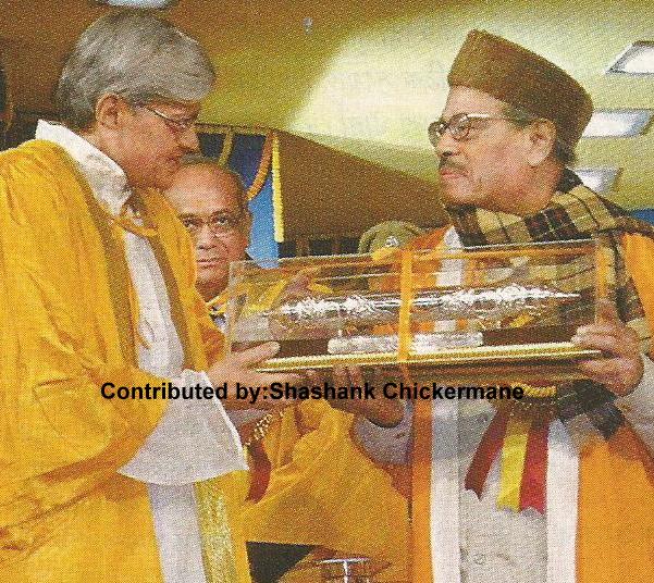 Mannadey received award