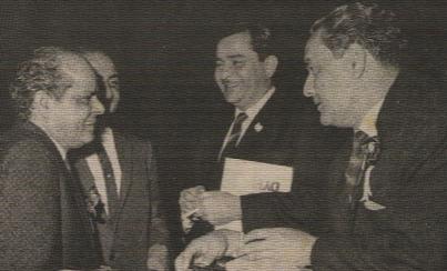 Rafi discussing with Roshan, Mukesh & Rajkapoor in a function