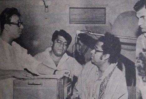 Kishoreda with RD Burman, Anand Bakshi & others in the recording studio