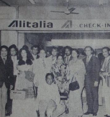 Mohd Rafi with wife Bilquis and friends and fans
