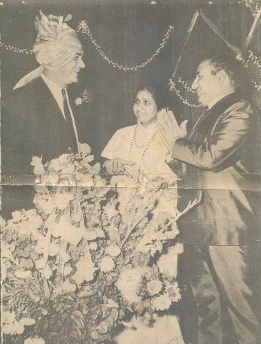 Mohdrafi with Asha Bhosale and OPNayyar in a function